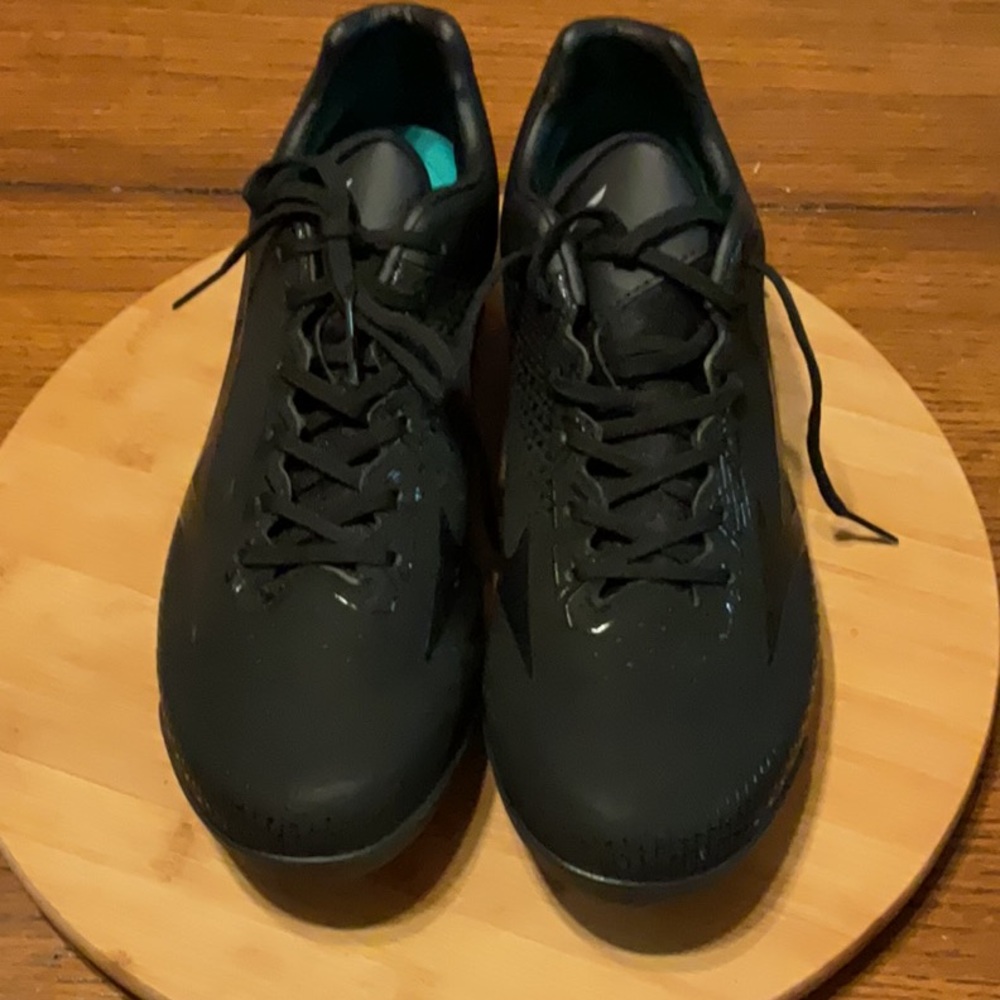 Gently used Mizuno baseball cleats size 10
